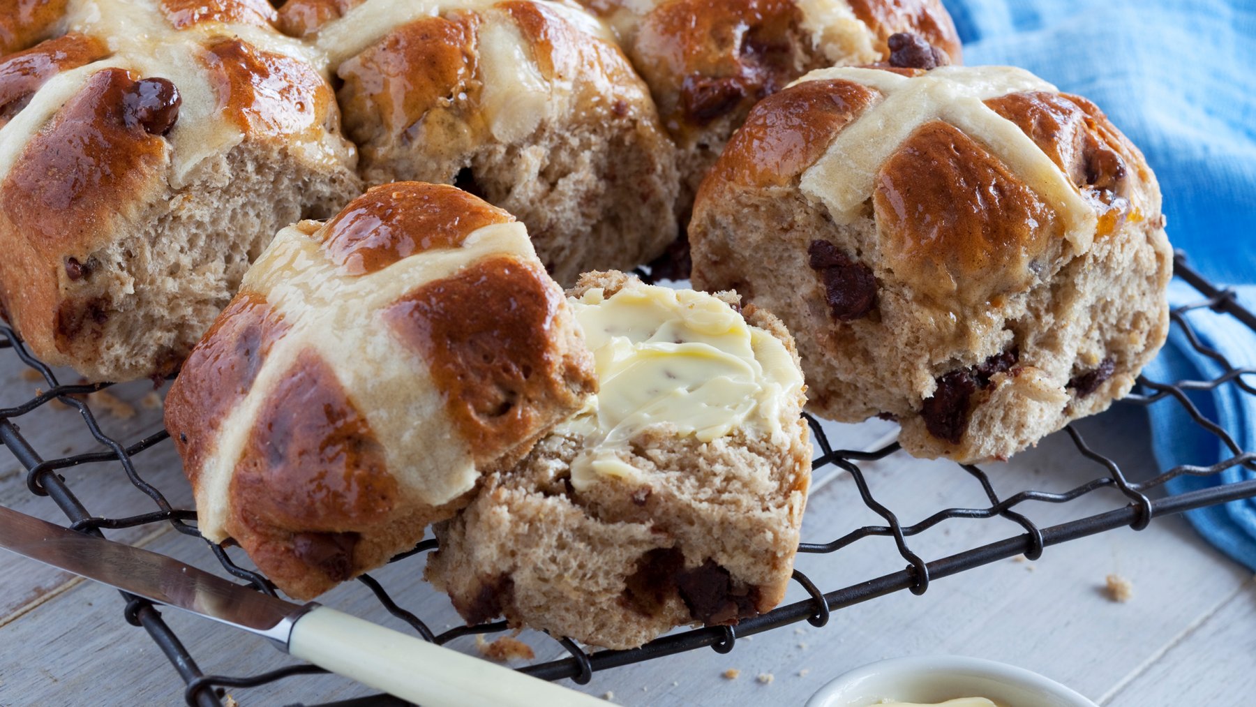 Choc Chip Hot Cross Buns White Wings